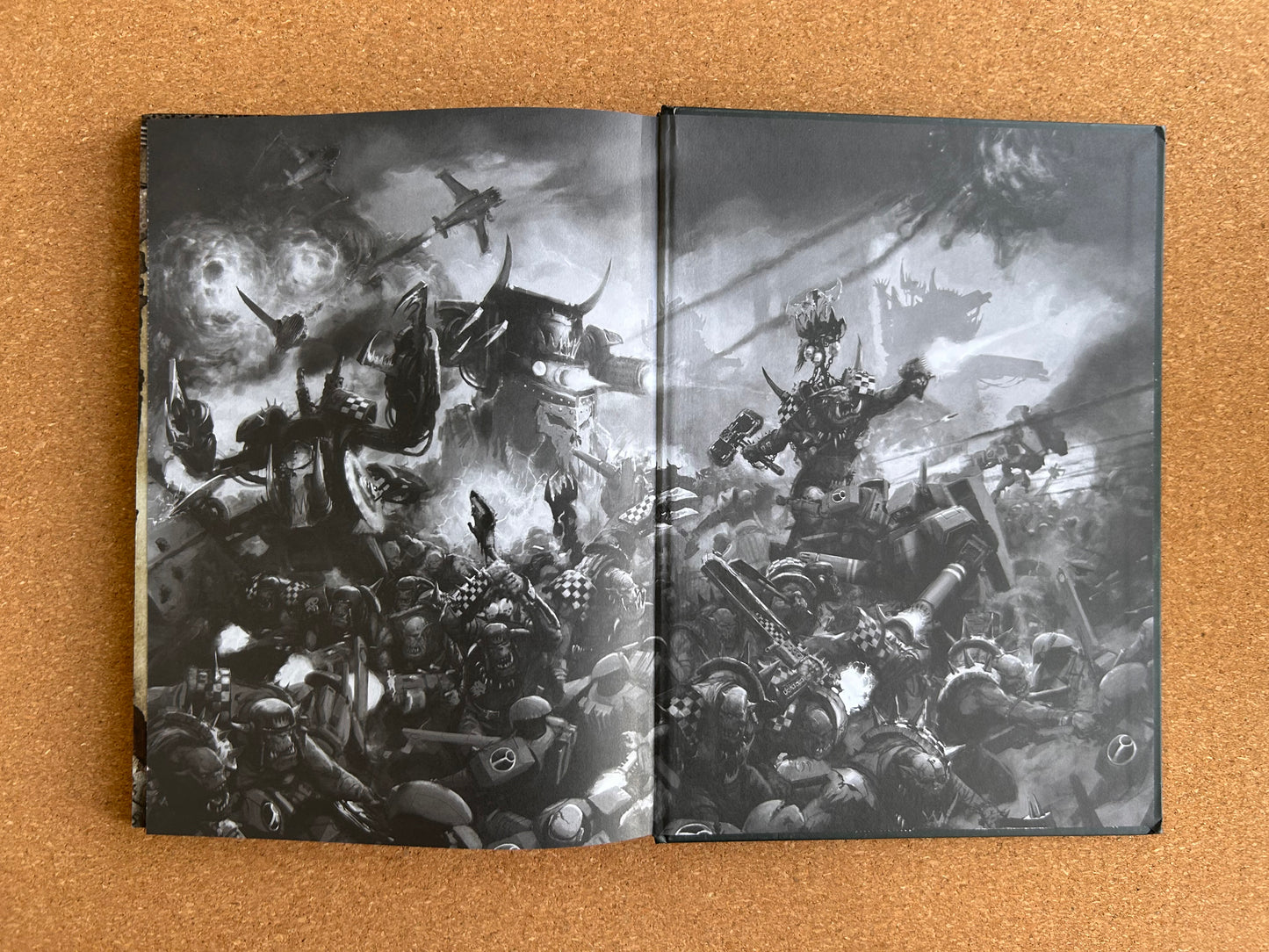 Warhammer 40K 8th Edition - Orks Codex - Games Workshop Hardcover (2018)