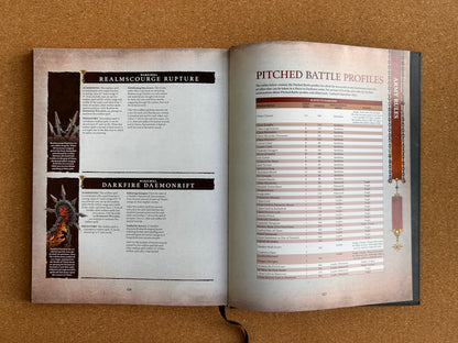 Warhammer Age of Sigmar - Slaves to Darkness - Games Workshop Hardcover (2022)