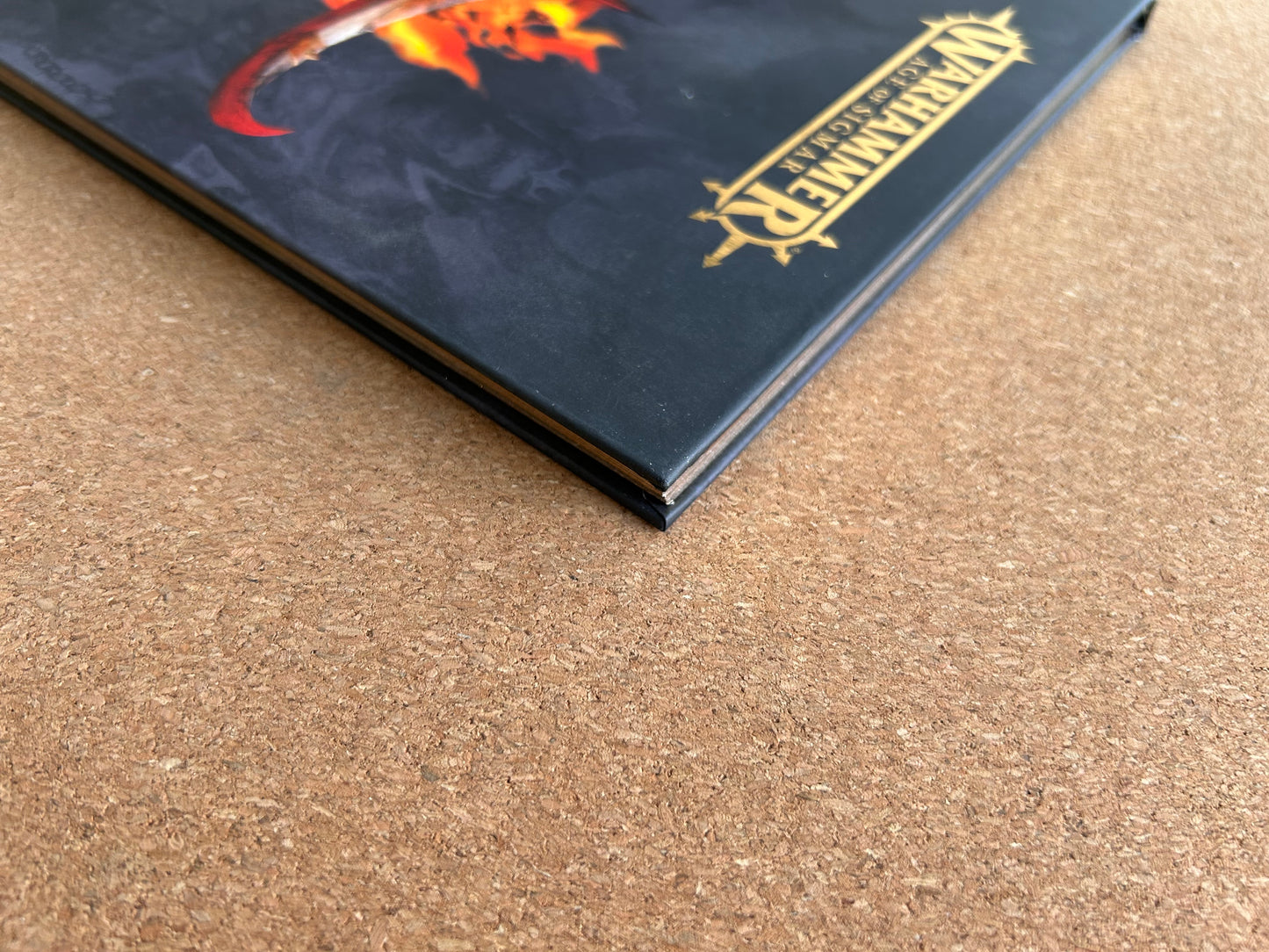 Warhammer Age of Sigmar - Slaves to Darkness - Games Workshop Hardcover (2022)