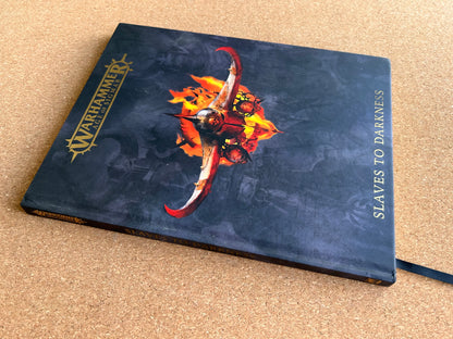 Warhammer Age of Sigmar - Slaves to Darkness - Games Workshop Hardcover (2022)